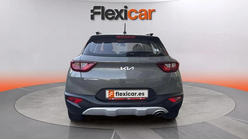 Usado Kia Stonic 84 HP (61 kW) 2021 Cinzento SUV