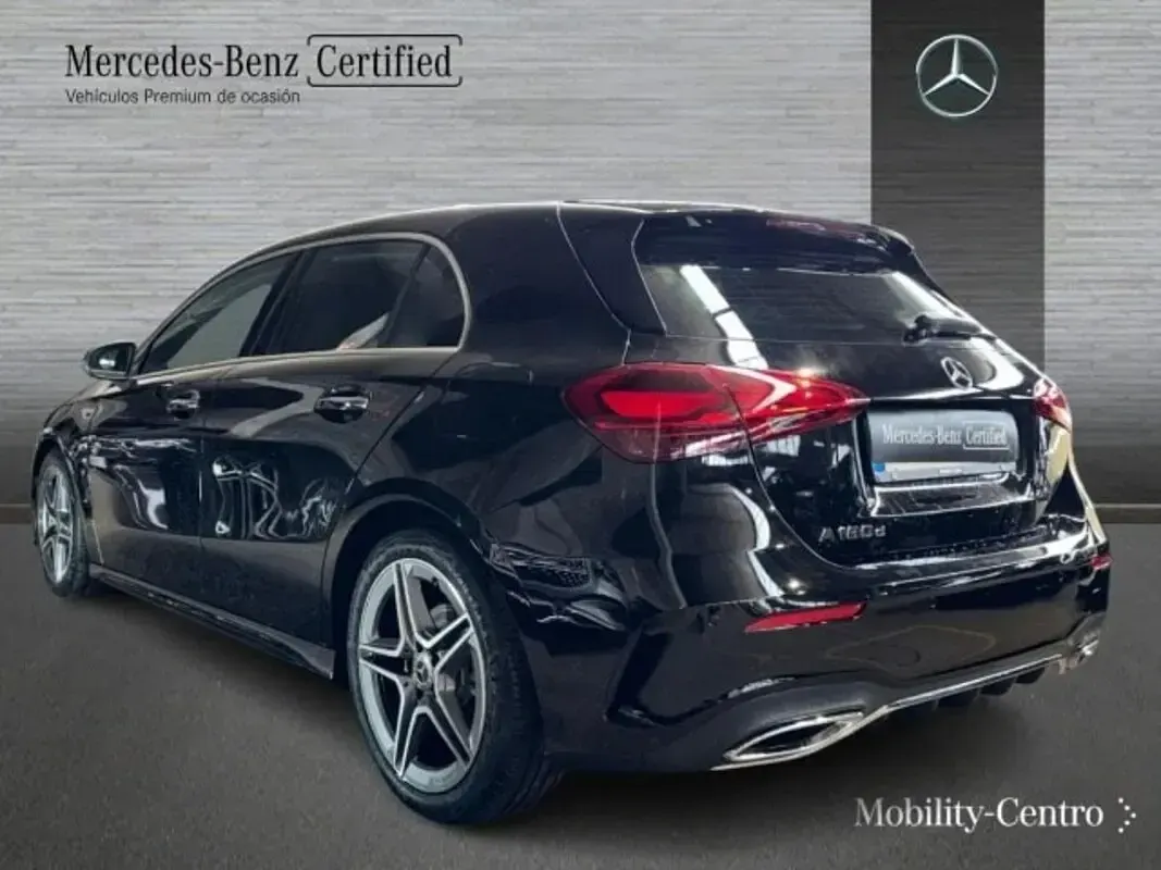 Usado Mercedes A180 116 CV (85 kW) 2024 Negro noche Berlina