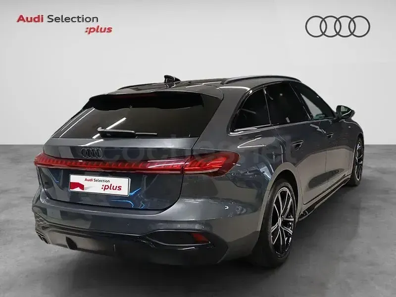 Usado Audi A5 204 CV (150 kW) 2025 Gris / plata Familiar