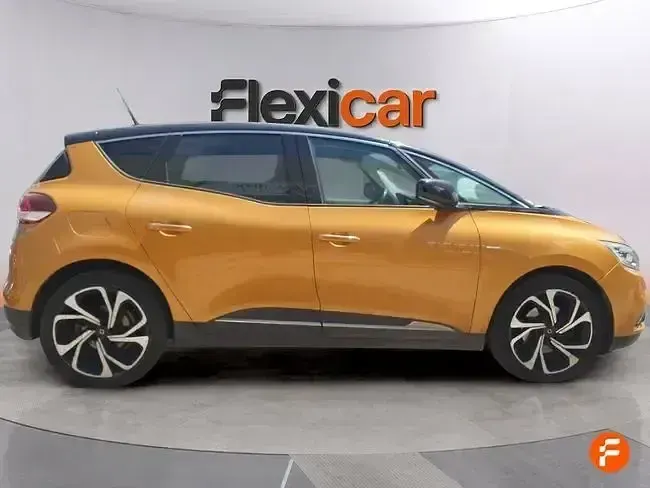 Usado Renault Scénic III Zen 130 CV (95 kW) 2016 Amarillo Monovolumen