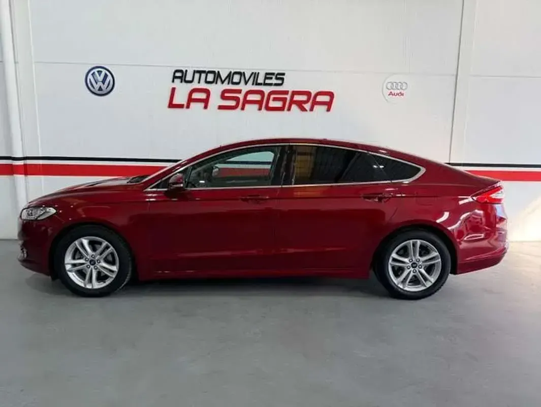 Usado Ford Mondeo Trend 160 CV (117 kW) 2015 Rojo Utilitario