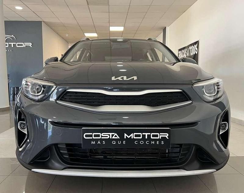 Usado Kia Stonic Plus 84 HP (61 kW) 2023 Cinzento SUV