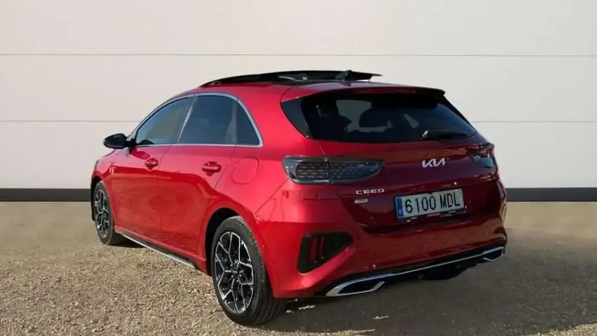Usado Kia Ceed GT GT-Line 160 CV (117 kW) 2023 Rojo Utilitario