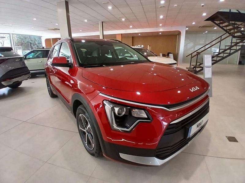 Usado Kia Niro 129 CV (94 kW) 2025 Rojo SUV