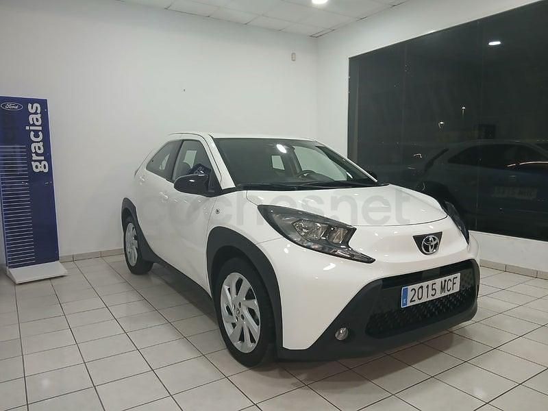 Usado Toyota Aygo X Play 72 CV (52 kW) 2023 Blanco SUV