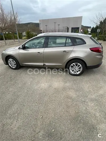 Usado Renault Mégane GrandTour Dynamique 115 CV (84 kW) 2013 Gris / plata Familiar