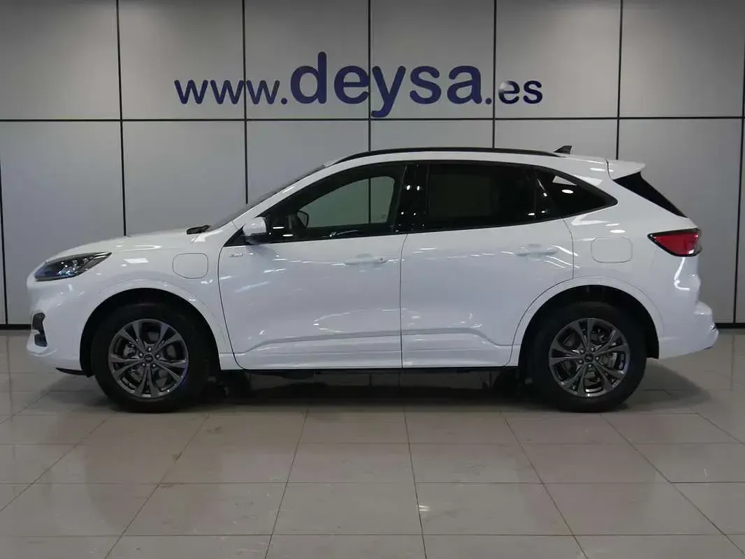 Usado Ford Kuga ST-Line X 224 CV (164 kW) 2023 Blanco SUV
