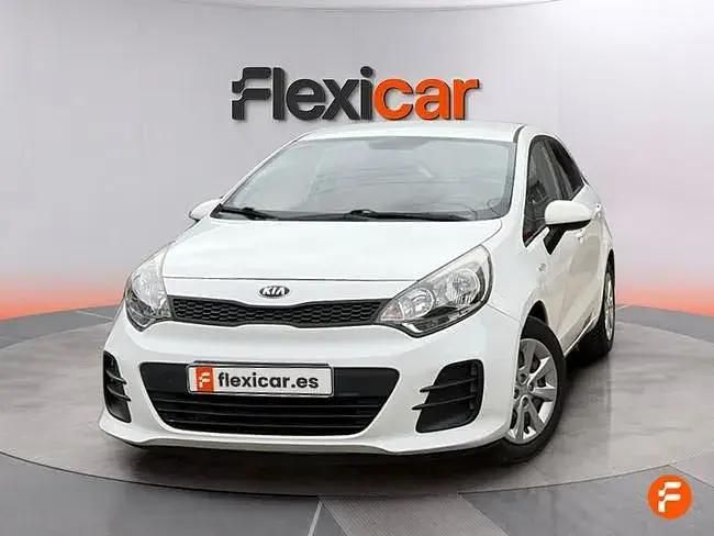 Usado Kia Rio 84 CV (61 kW) 2016 Blanco Utilitario