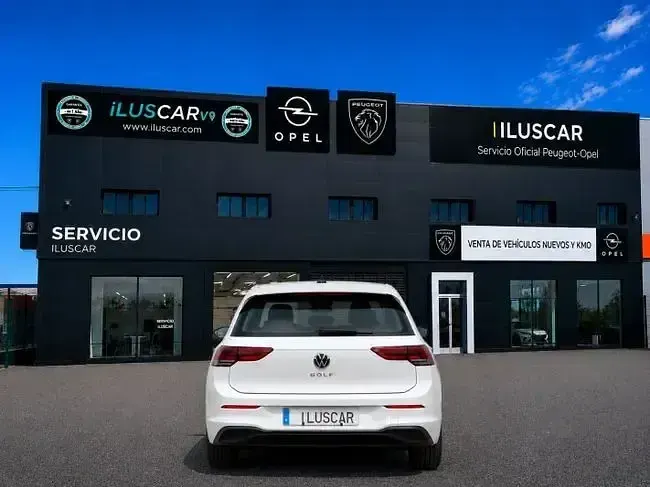 Usado VW Golf VIII 116 CV (85 kW) 2022 Blanco Berlina