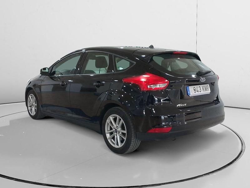 Usado Ford Focus Trend+ 120 CV (88 kW) 2018 Negro Berlina