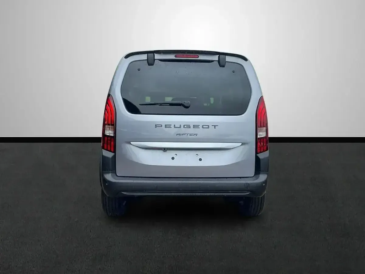 Usado Peugeot Rifter Allure 130 CV (95 kW) 2024 Gris Monovolumen