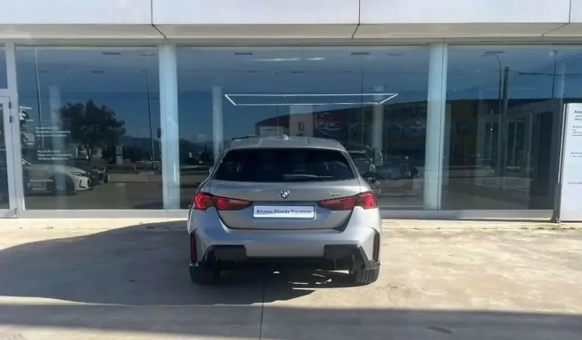 Usado BMW 120 M Sport 163 CV (119 kW) 2025 Gris Utilitario