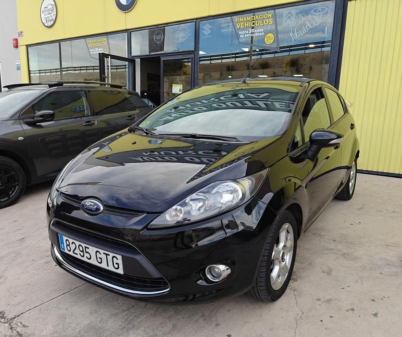 Negro Usado 2010 Ford Fiesta Trend | 6600 € (Precio justo) - Imagen 1/4