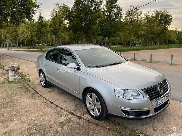 Gris / plata Usado 2006 VW Passat Highline Berlina | 9900 € (Caro) - Imagen 1/4