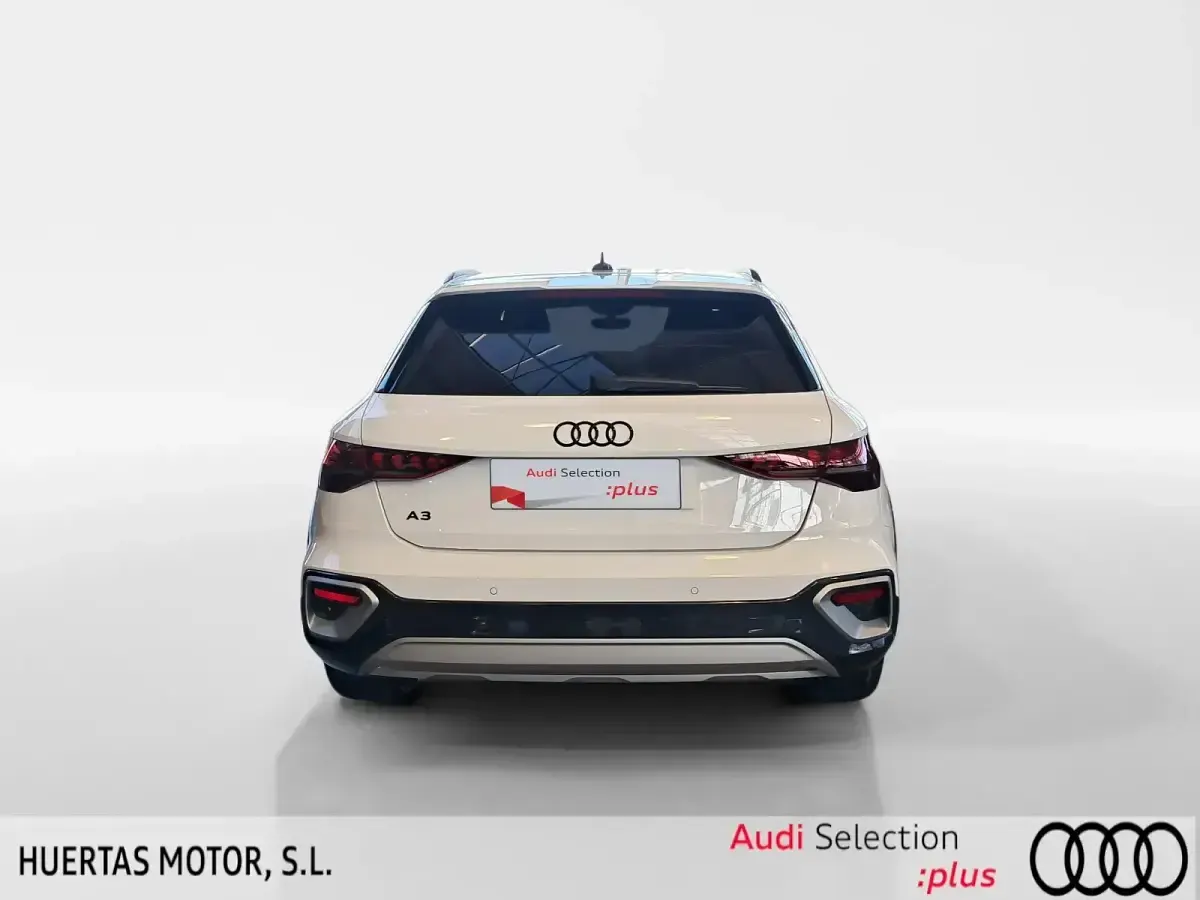 Usado Audi A3 Advanced Plus 204 CV (150 kW) 2026 Blanco Berlina