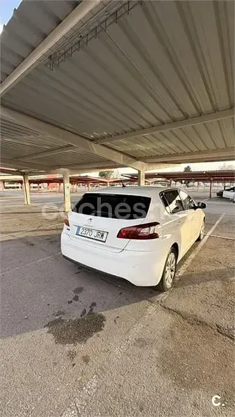 Usado Peugeot 308 Style 100 CV (73 kW) 2016 Blanco Berlina