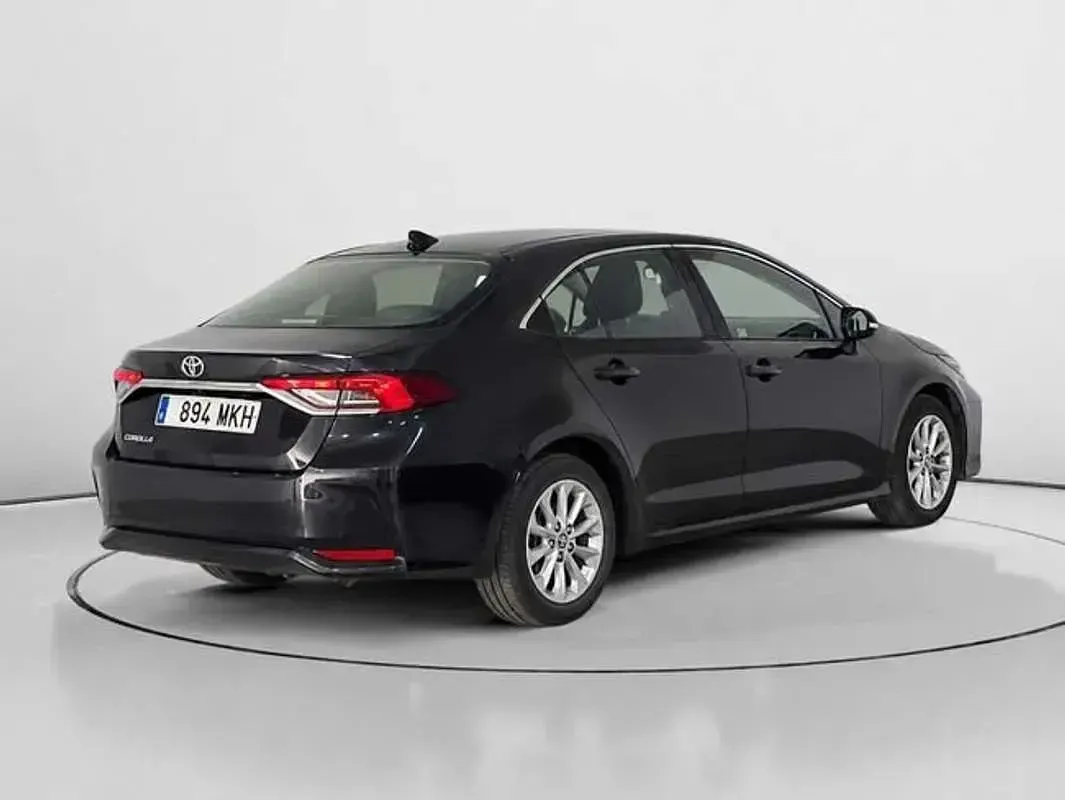 Usado Toyota Corolla 125 CV (91 kW) 2023 Negro Berlina