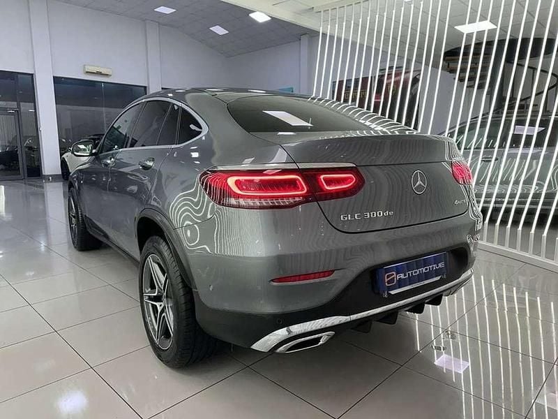 Usado Mercedes GLC300e 313 CV (230 kW) 2021 Gris Coupe