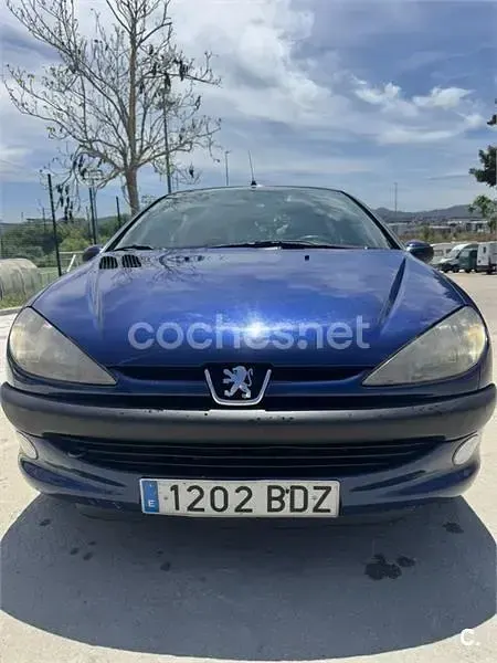 Usado Peugeot 206 70 CV (51 kW) 2005 Azul Berlina