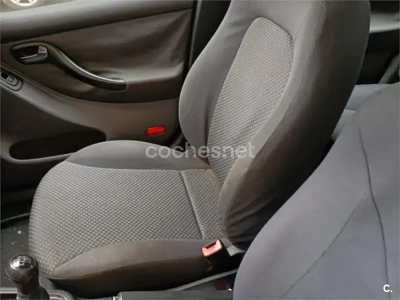 Usado Seat Leon 110 CV (80 kW) 2003 Azul Utilitario