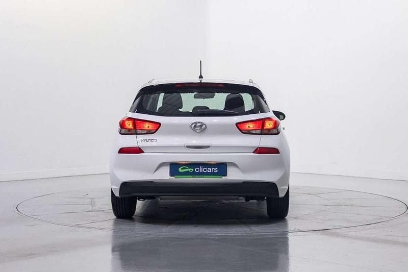 Usado Hyundai i30 120 CV (88 kW) 2019 Blanco Utilitario