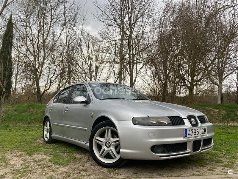 Usado Seat Leon Sport 150 CV (110 kW) 2002 Gris / plata Utilitario