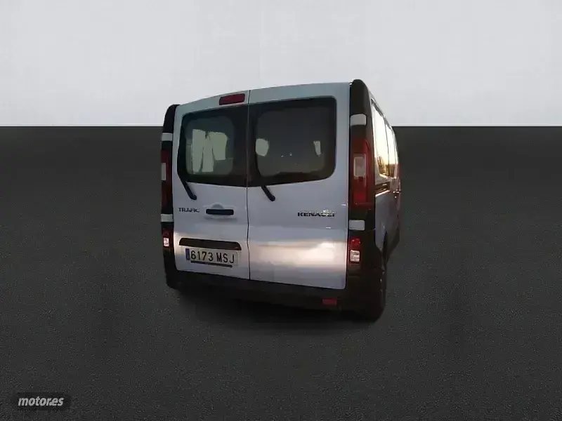 Usado Renault Trafic 110 CV (80 kW) 2024 Blanco Monovolumen