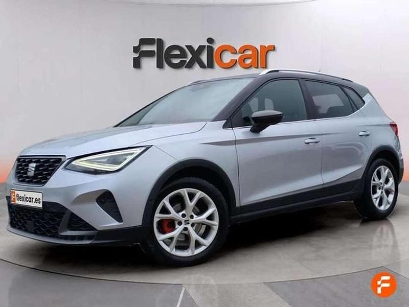 Usado Seat Arona FR 150 CV (110 kW) 2023 Gris SUV