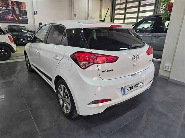 Usado Hyundai i20 GO! 100 CV (73 kW) 2018 Blanco Berlina