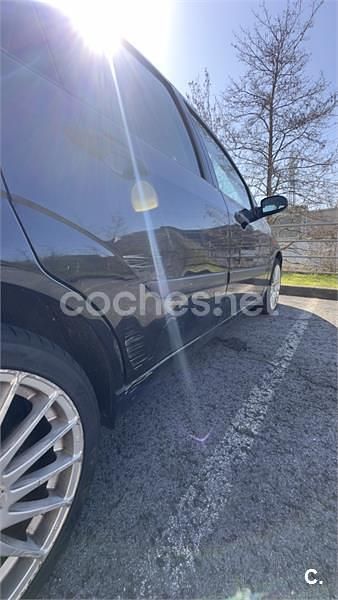 Usado Ford Focus Ghia 90 CV (66 kW) 2002 Negro Berlina