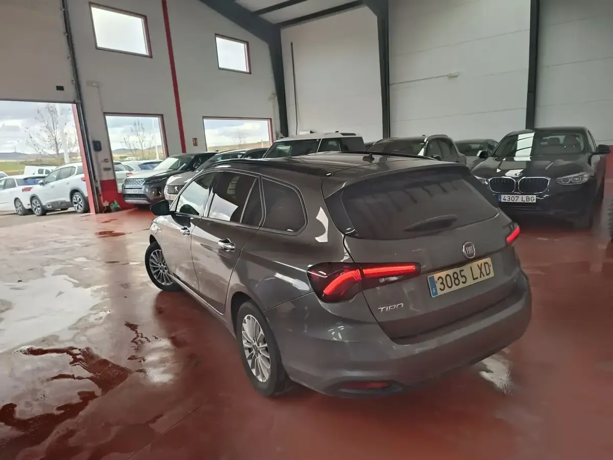 Usado Fiat Tipo 95 CV (69 kW) 2022 Gris Familiar