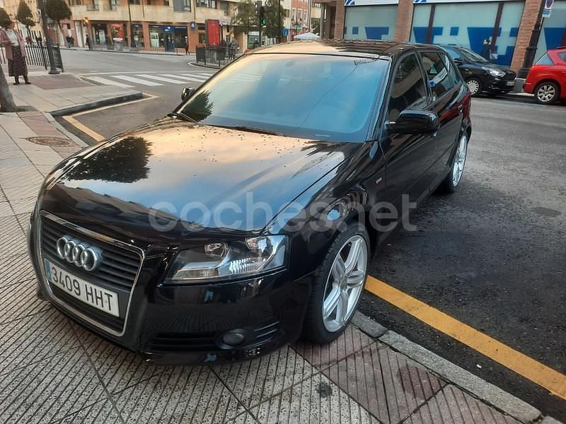 Usado Audi A3 Attraction 140 CV (102 kW) 2012 Negro Berlina