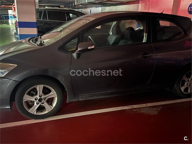Brugt Toyota Auris Active 101 HK (74 kW) 2010 Grå Hatchback