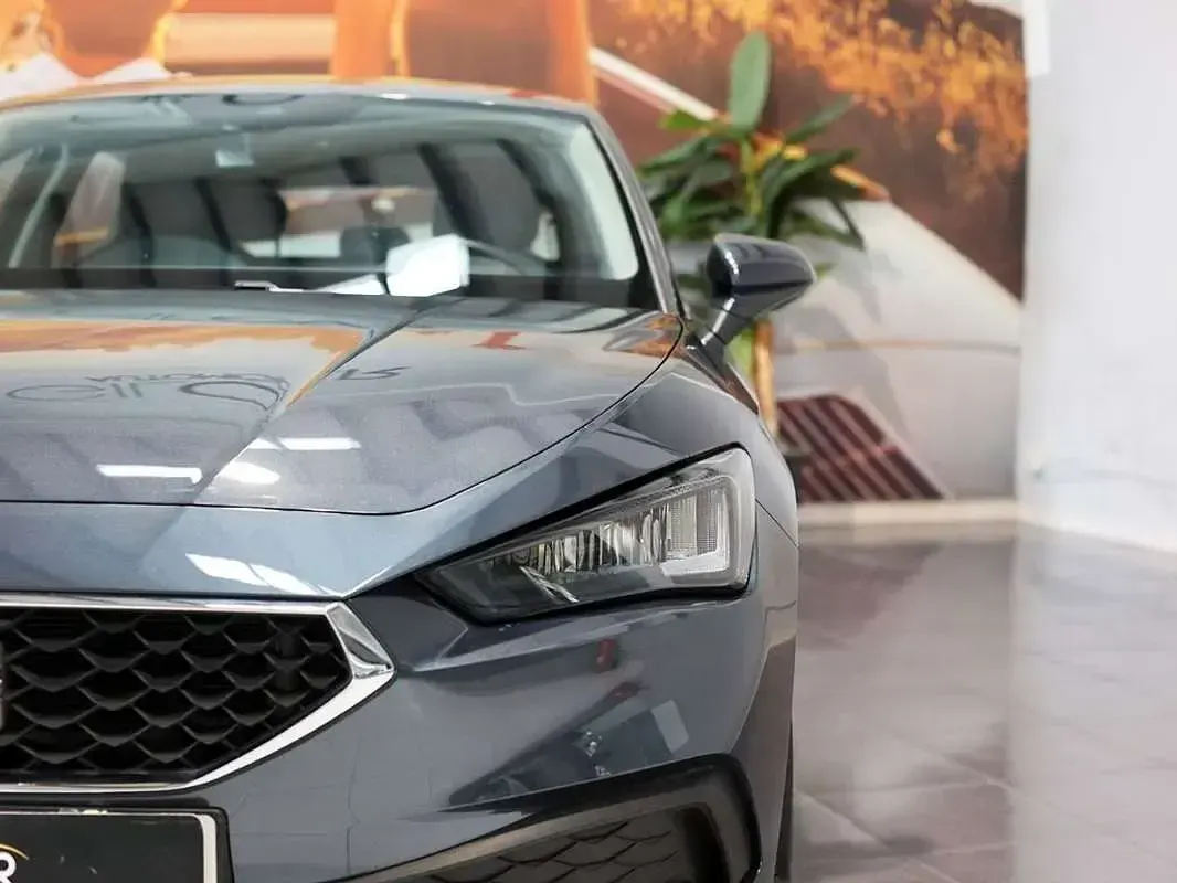 Używany Seat Leon Style 110 KM (80 kW) 2024 Szary Hatchback
