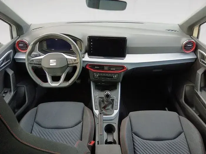 Usado Seat Arona FR 115 CV (84 kW) 2025 Blanco SUV