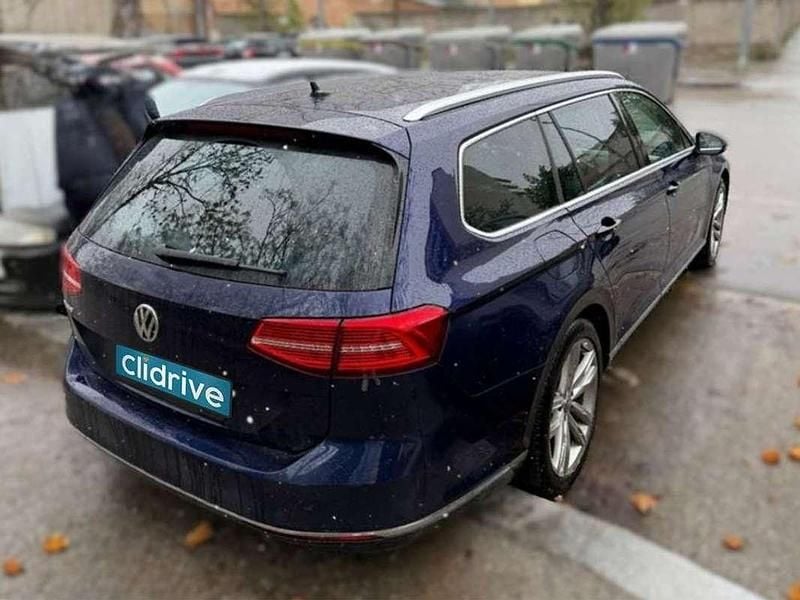Usado VW Passat Advance 150 CV (110 kW) 2019 Azul Familiar
