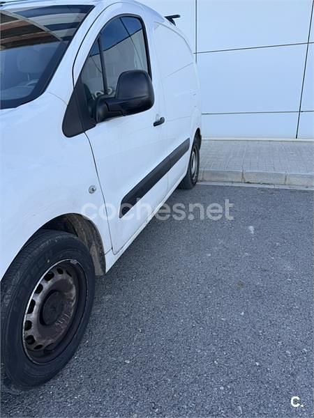 Usado Peugeot Partner Tepee Access 75 CV (55 kW) 2016 Blanco Monovolumen
