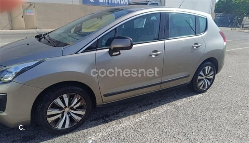 Beige Usado 2014 Peugeot 3008 Active Berlina | 7500 € (Buen precio) - Imagen 1/4