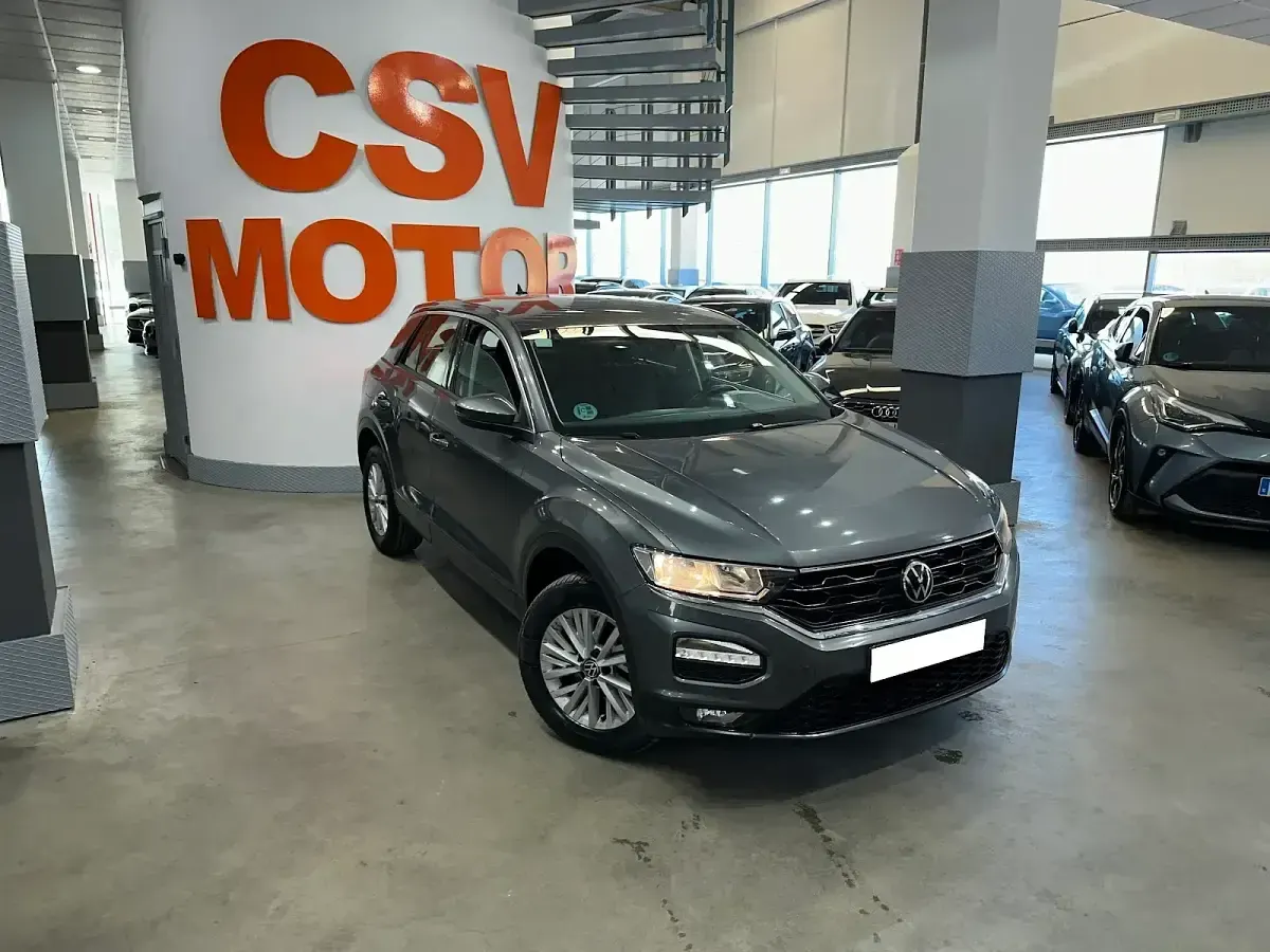 Usado VW T-Roc Edition 116 CV (85 kW) 2020 Gris / plata SUV