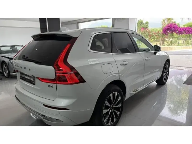 Usado Volvo XC60 Plus 197 CV (144 kW) 2022 Blanco SUV