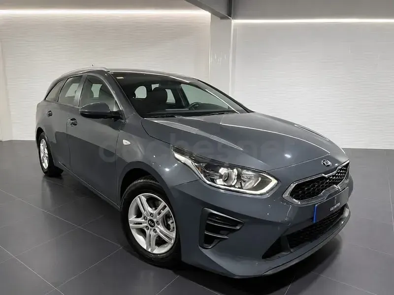 Usado Kia Ceed 120 CV (88 kW) 2021 Gris / plata Utilitario