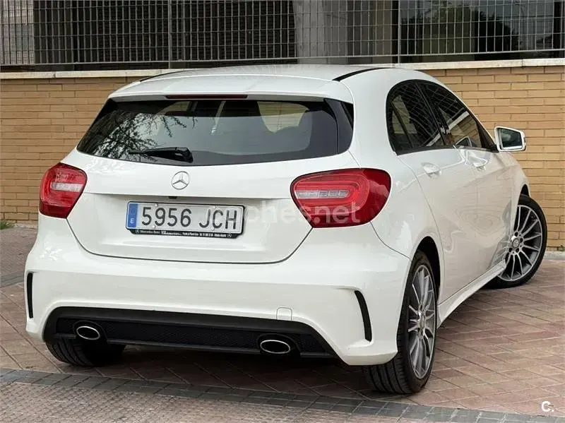 Usado Mercedes A180 AMG line 109 CV (80 kW) 2015 Blanco Utilitario