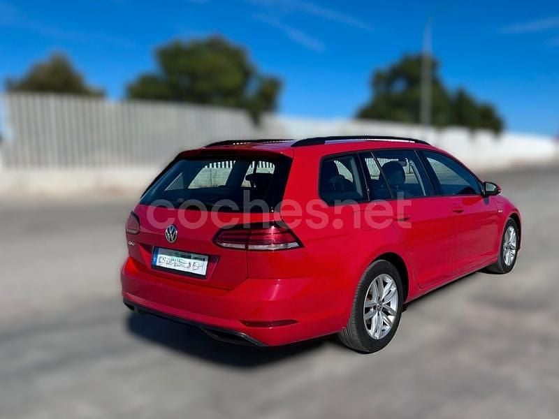 Usado VW Golf VIII Edition 130 CV (95 kW) 2021 Rojo Familiar