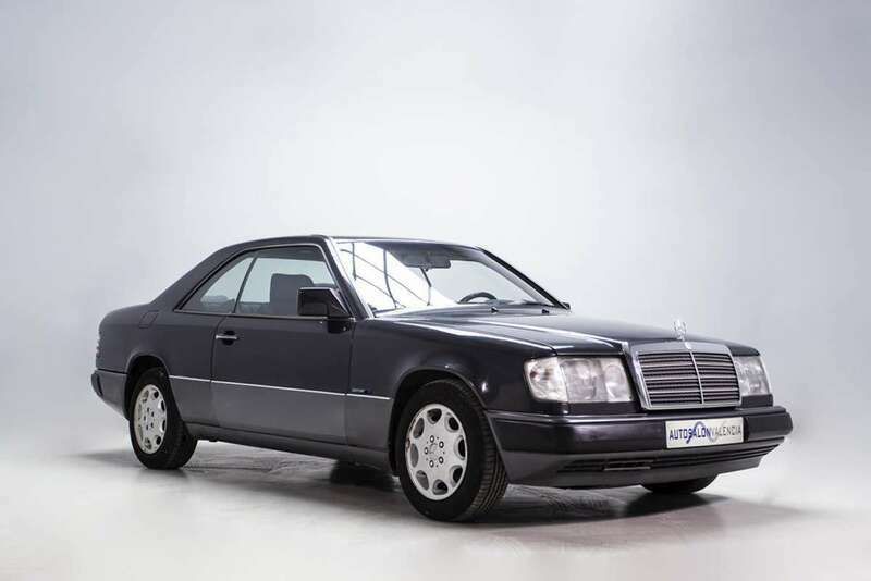 Usado Mercedes E300 220 CV (161 kW) 1991 Negro