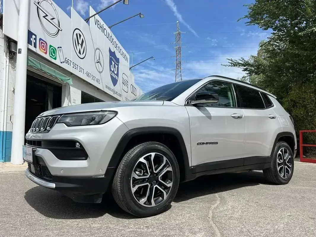 Usado Jeep Compass Limited 190 CV (139 kW) 2021 Gris SUV