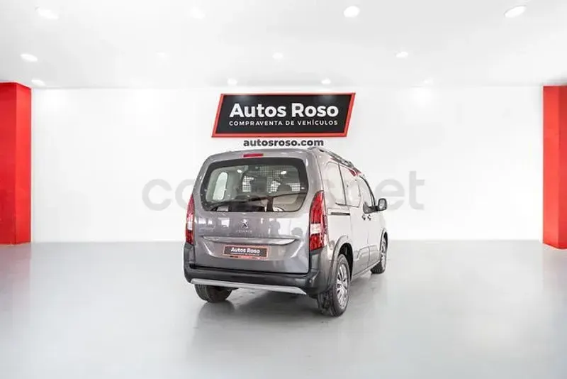 Usado Peugeot Rifter GT 130 CV (95 kW) 2023 Gris / plata Monovolumen