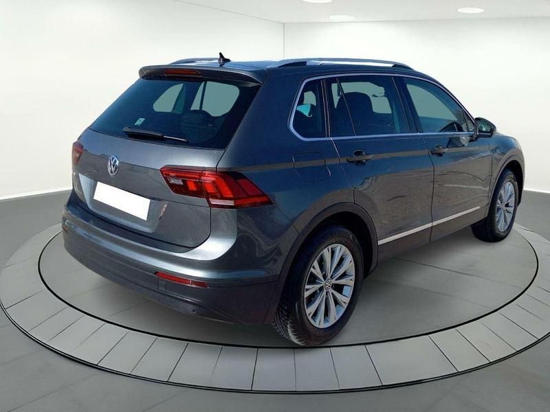 Usado VW Tiguan Comfortline 151 CV (111 kW) 2019 Gris SUV