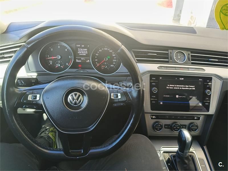Usado VW Passat Advance 120 CV (88 kW) 2018 Blanco Familiar