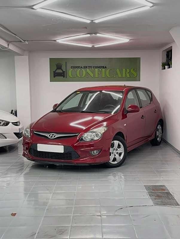 Burdeos Usado 2011 Hyundai i30 Comfort Utilitario | 6990 € (Precio justo) - Imagen 1/4
