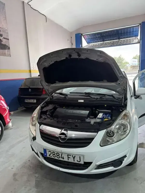 Usado Opel Corsa Enjoy 75 HP (55 kW) 2007 Branco Citadino